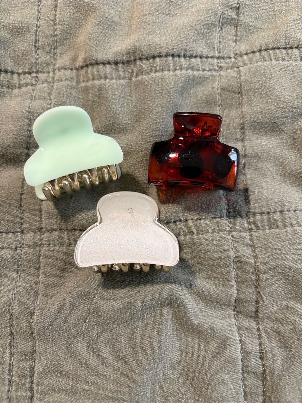 Set of 3 Women's Mini Hair Claws in Mint, Tortoise, and Pearl